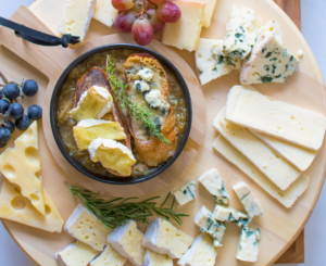 Zupa cebulowa z grzanką serową